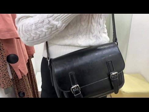 ❤️ فٹنگ روم میں ڈلڈو کے ساتھ نوجوان کتیا فیرل بیری کی عوامی مشت زنی مقعد فحش ﹏
